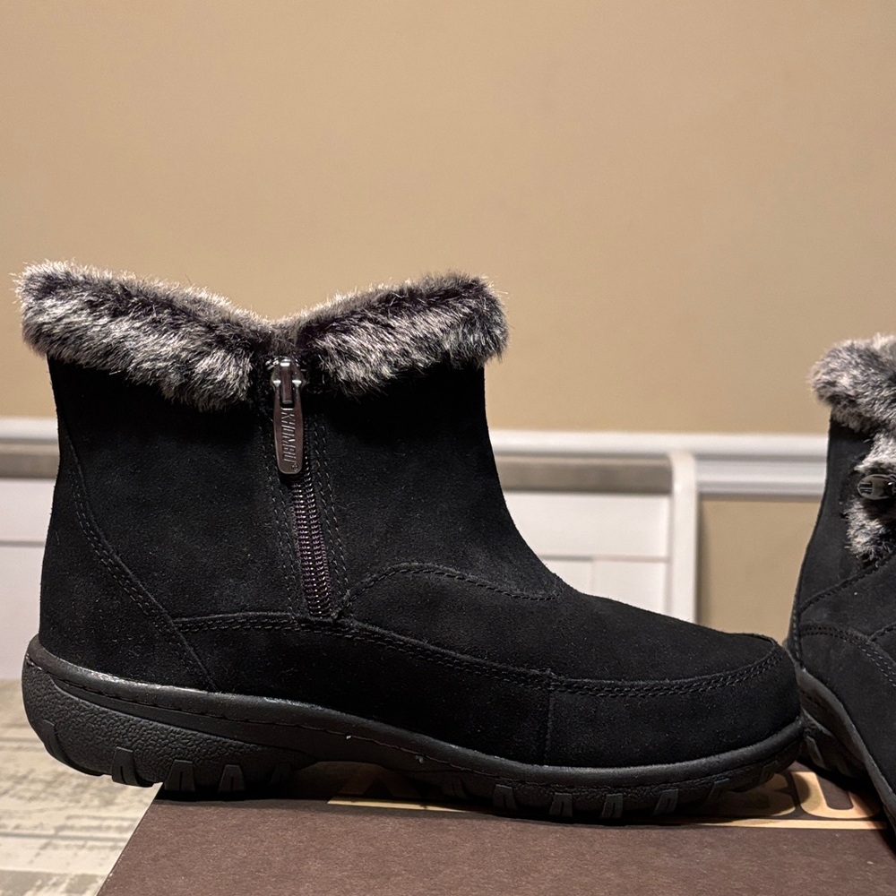 Khombu Black Winter Boots with Faux Fur